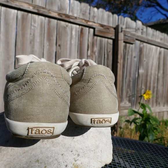 Women's TAOS Star Khaki Canvas Casual Lace Up Comfort Sneakers Shoes size 11 - Picture 6 of 8